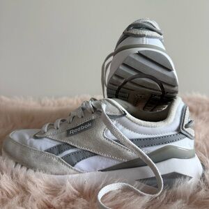 Reebok White and Gray Sneakers Galaxy10, Size 7
